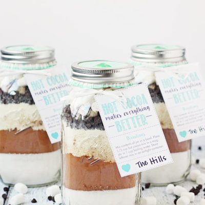 Hot Chocolate Mason Jar Gifts || 15 Clever Mason Jar Gifts You Haven't Seen Yet!; unique yet easy DIY mason jar presents to give your family and friends for Christmas or Birthdays! {gift ideas, DIY, crafts} #masonjargifts #masonjars #diymasonjars