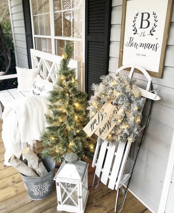 Simple Winter Front Porch Decor Ideas; ways to decorate your front door and home entrance this season! 