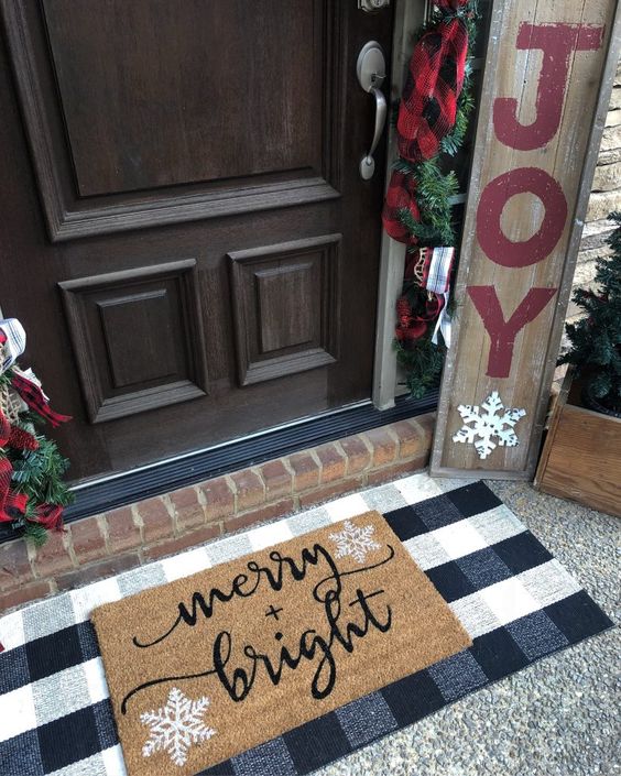 Simple Winter Front Porch Decor Ideas; ways to decorate your front door and home entrance this season! 