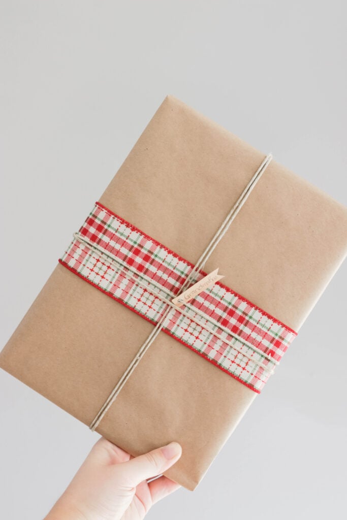 Easy Rustic DIY Christmas Wrapping; Here are three present ideas for you to get creative with for your rustic Xmas gifting! Red Ribbon and twine || Nikki's Plate #rusticgiftwrapping