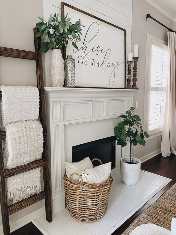 Farmhouse Wall Decor Ideas; Here are some rustic, country inspired decorations to fill that blank wall!