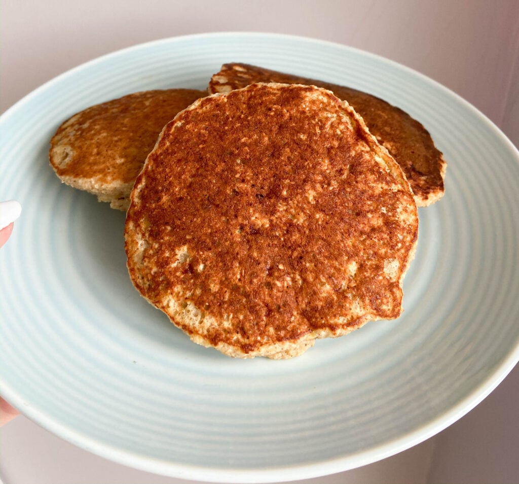 Toddler Oatmeal and Banana Pancakes; easy breakfast recipe for toddlers in the morning! Gluten free and dairy free option. Naturally sweetened.