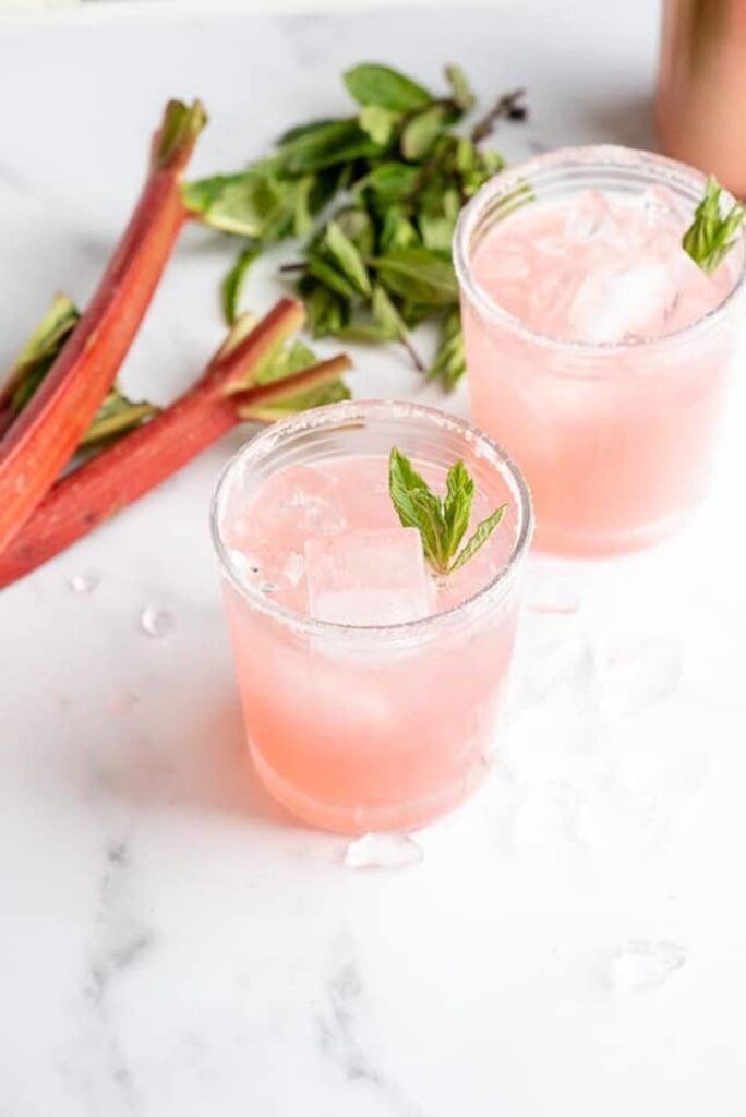 Delicious Summer Cocktails: rhubarb pie cocktail - vodka
