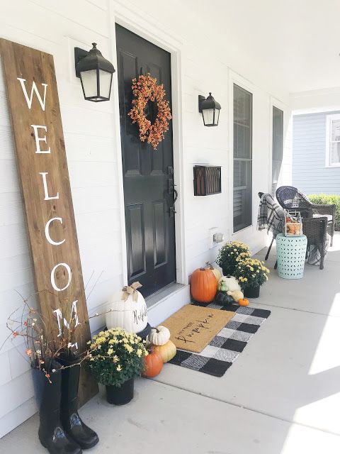 7 Fall Porch Decor Must Haves; welcome sign, checkered rug