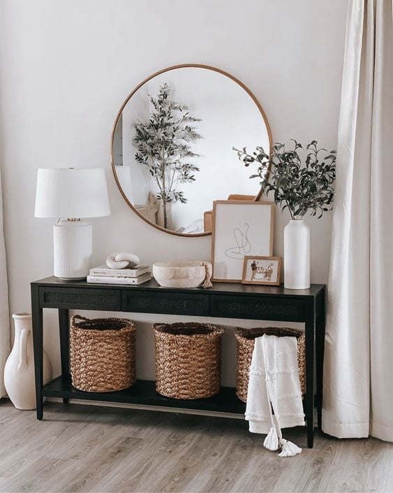 Ways to Style a Console Table; tips to style a console table the right way and make it an accent piece of your entryway, hallway or living room.