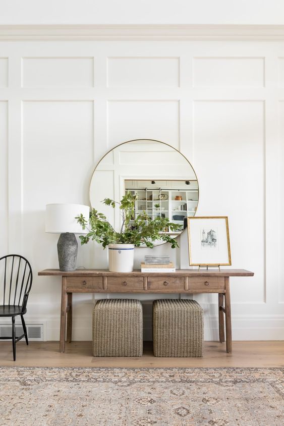 Ways to Style a Console Table; tips to style a console table the right way and make it an accent piece of your entryway, hallway or living room.