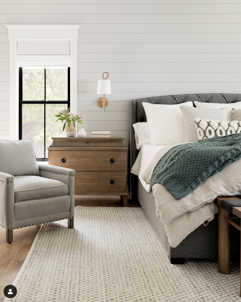 How to Style a Queen Bed; Queen size beds are a standard size for couples who don't have a lot of room to spare. Here's how to style the bed so you can have a cozy and inviting place to sleep.