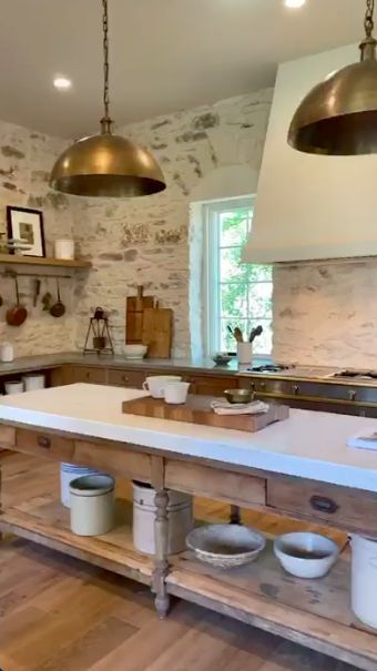 15 Best European Farmhouse Kitchen Design Ideas; traditional farmhouse kitchen style, mixed with the old-world feel of European sophistication.