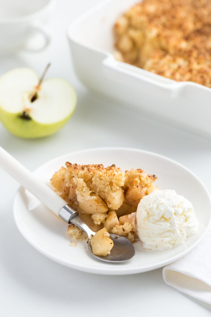 Cinnamon Apple Crumble Recipe; this apple dessert is made with apples, sugar, flour, butter and cinnamon! The ingredients are combined in a baking dish, covered with crumble topping and baked until golden brown.