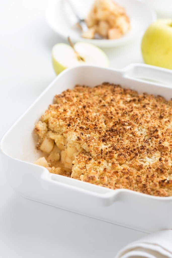 Cinnamon Apple Crumble Recipe; this apple dessert is made with apples, sugar, flour, butter and cinnamon! The ingredients are combined in a baking dish, covered with crumble topping and baked until golden brown.