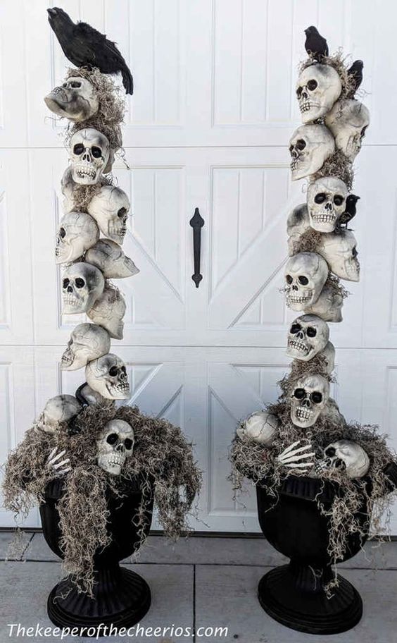 Skulls; ; Outdoor Halloween Decoration Must haves {Halloween Decoration Must haves, halloween decor, halloween decor ideas, decorations for halloween}