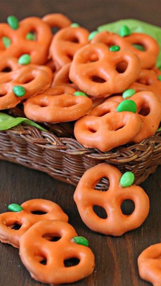 Pumpkin Yogurt Covered Pretzels || 15 Healthy Halloween Treats Toddlers Will Love; Looking for healthy Halloween snacks for kids? Here are many favourite healthy halloween recipes for toddlers!