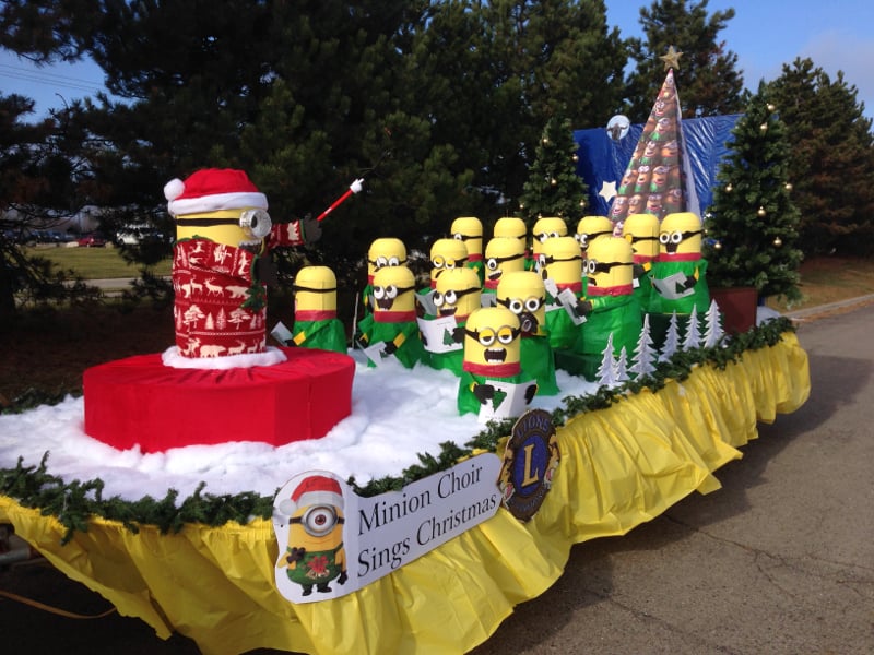 Christmas Float Ideas; Easy vehicle and trailer decor for the perfect Christmas float at the Santa Claus parade!