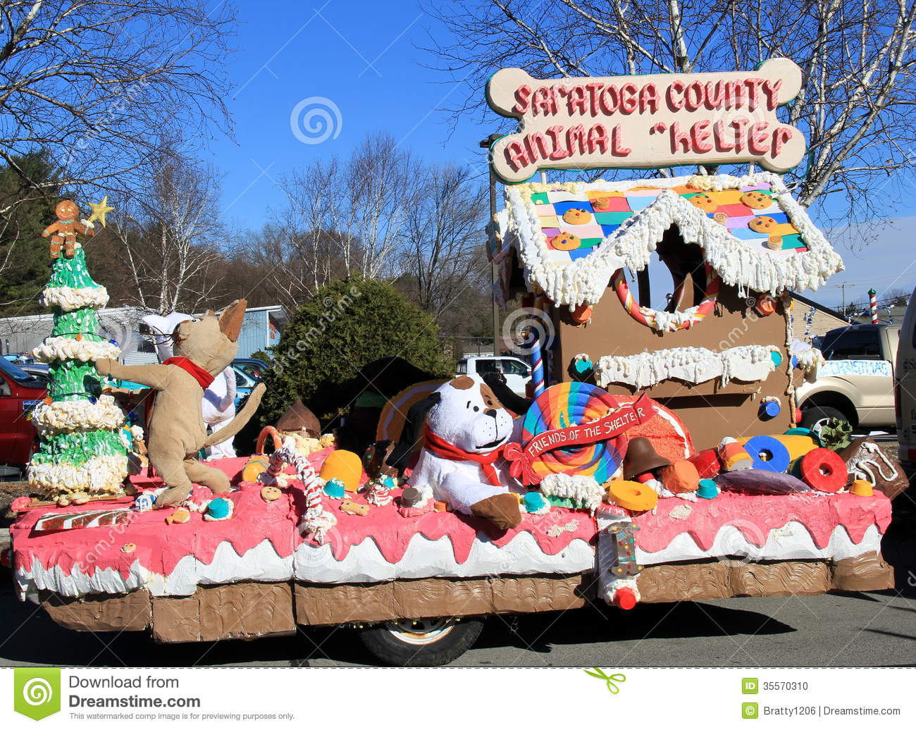 Christmas Float Ideas; Easy vehicle and trailer decor for the perfect Christmas float at the Santa Claus parade!