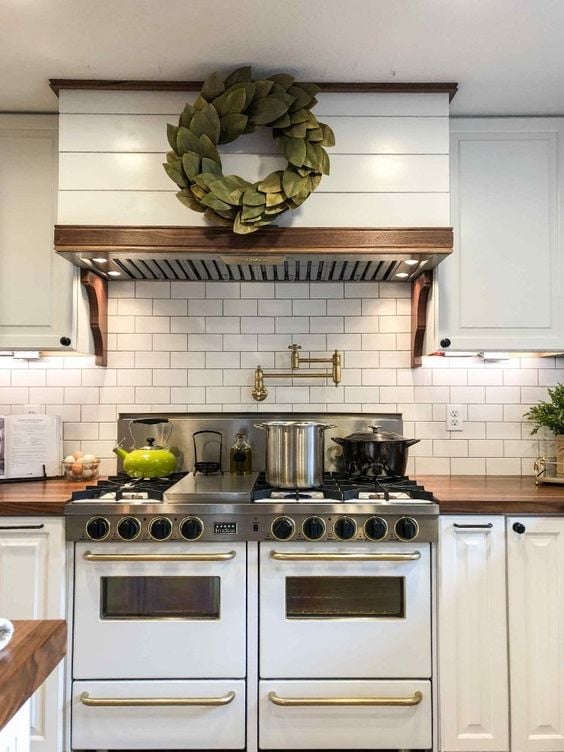 Shiplap Farmhouse Range Hood Ideas to Create the Perfect Kitchen; Here is a collection of farmhouse wood range hoods for your next kitchen design!