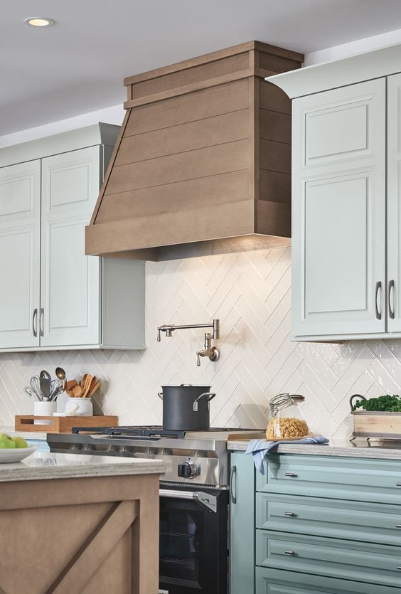 Shiplap Farmhouse Range Hood Ideas to Create the Perfect Kitchen; Here is a collection of farmhouse wood range hoods for your next kitchen design!