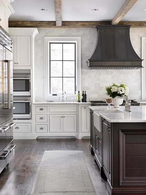 Metal Farmhouse Range Hood Ideas to Create the Perfect Kitchen; Here is a collection of farmhouse wood range hoods for your next kitchen design!