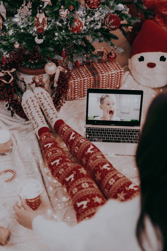 35 Christmas Aesthetic Photos to Put You in the Holiday Spirit NP