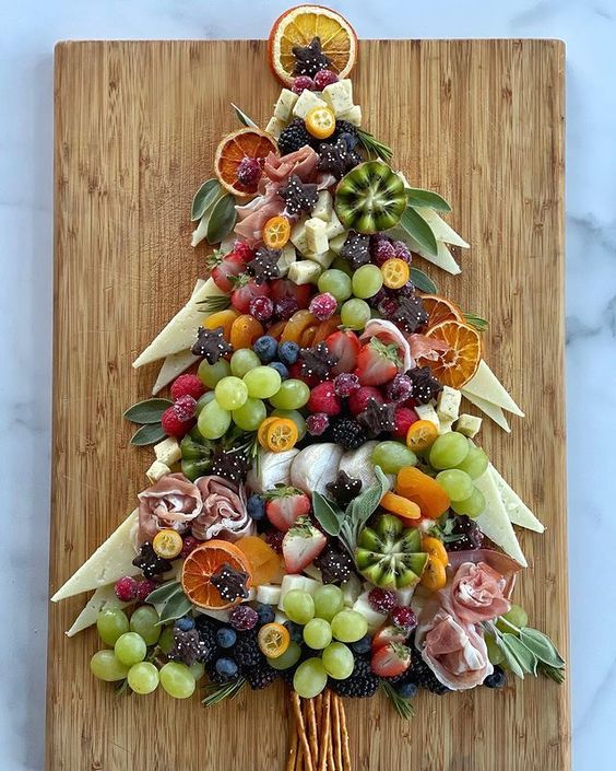 Christmas Cheese Board Ideas; here are some delicious christmas charcuterie board ideas you can try this holiday season!