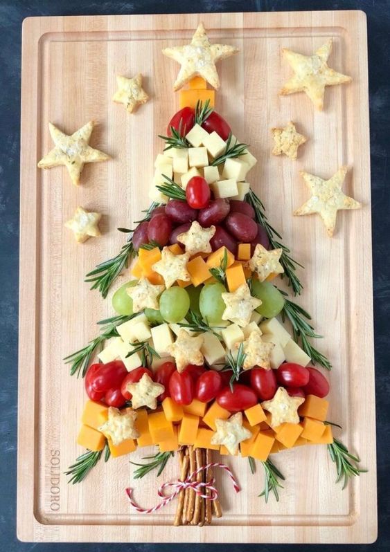 Christmas Cheese Board Ideas; here are some delicious christmas charcuterie board ideas you can try this holiday season!