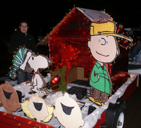 Christmas Float Ideas; Easy vehicle and trailer decor for the perfect Christmas float at the Santa Claus parade!