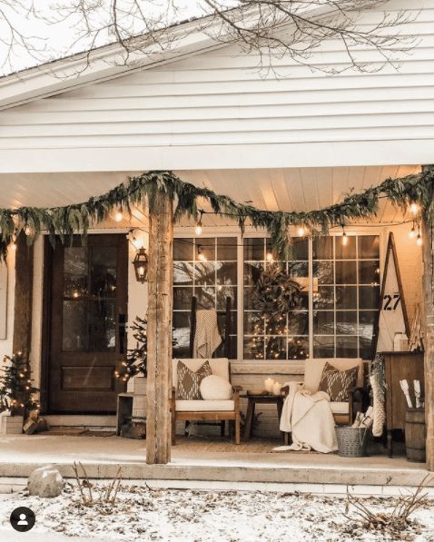Farmhouse Christmas Front Porch Decor Ideas; rustic and charming holiday front porch decor ideas and all the tips to decorate your front porch this Christmas season!