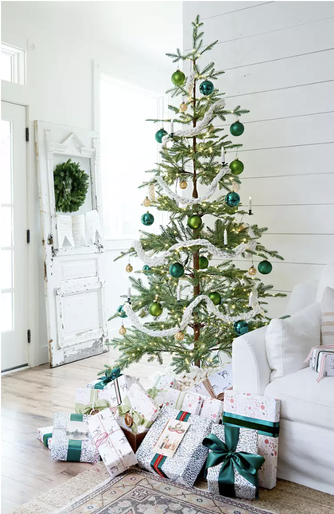 Beautiful Emerald Green Christmas Decorations; a round up of green Christmas decor, green Christmas tree decorating ideas, emerald green Christmas ornaments, emerald green Christmas tree and more!