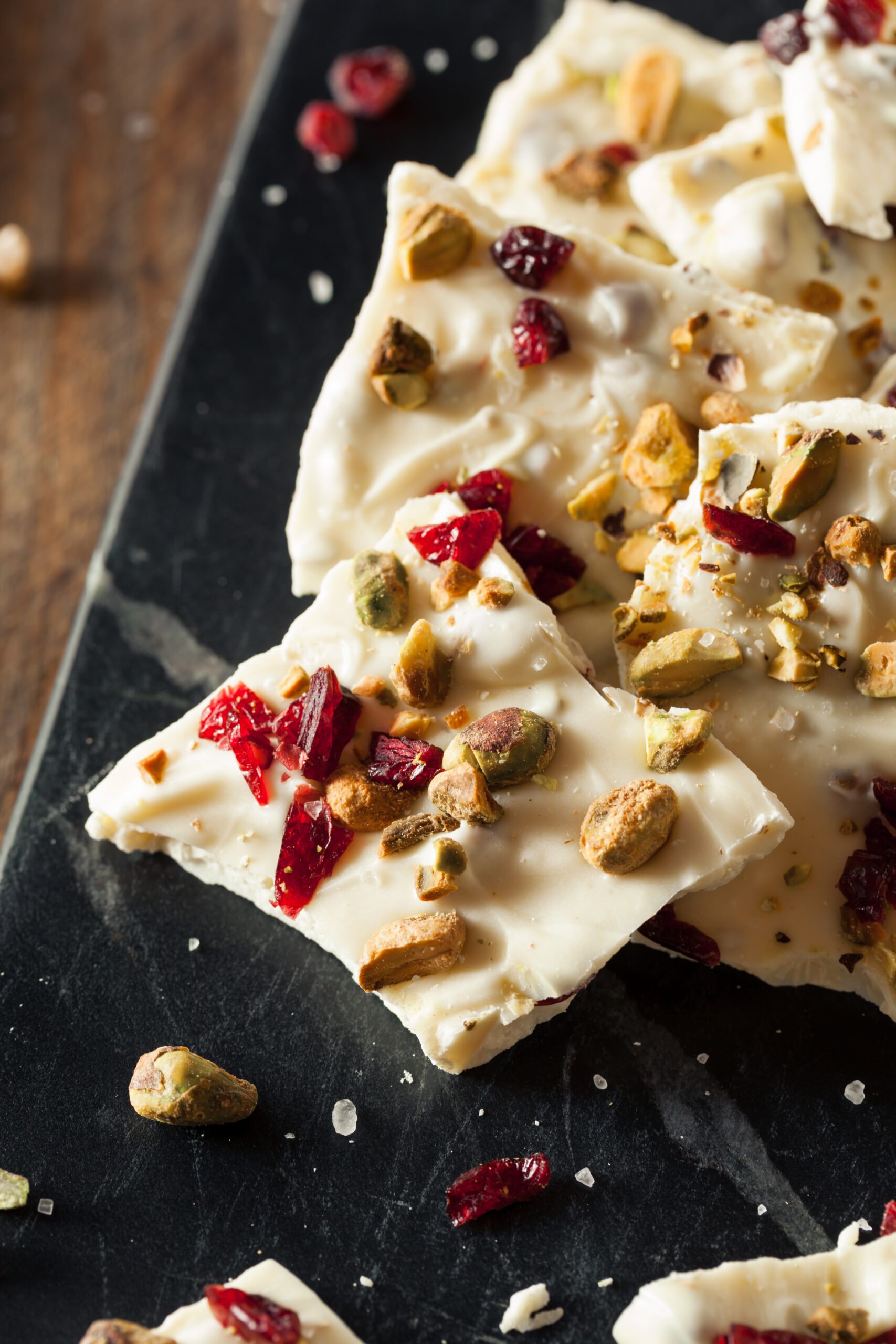 White Candy Bark Recipe; A Festive White Chocolate Holiday Bark with Cranberry and Pistachio! This recipe will definitely be a crowd favorite this Christmas!