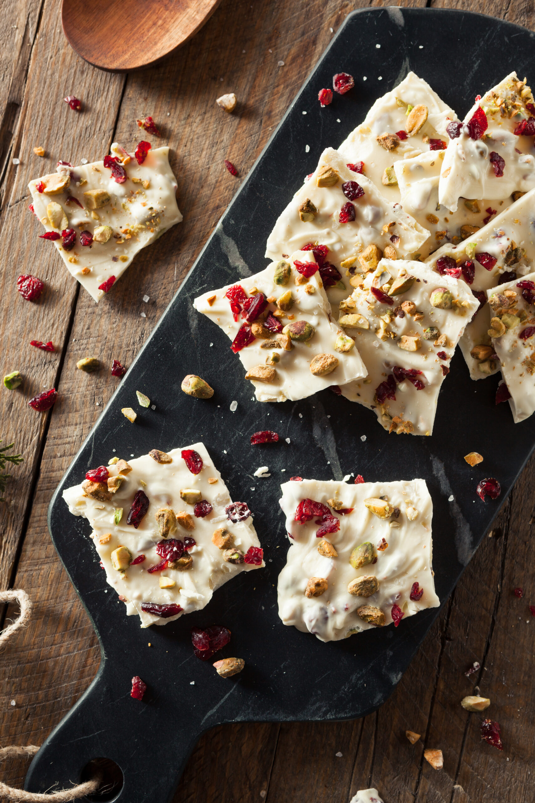 White Candy Bark Recipe; A Festive White Chocolate Holiday Bark with Cranberry and Pistachio! This recipe will definitely be a crowd favorite this Christmas!