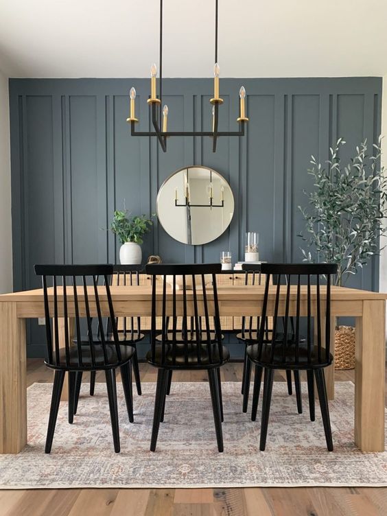 How to Pick the Perfect Paint Color For Your Dining Room: paint colors that look best in dining rooms, how to choose a paint color, and the best way to paint a dining room!