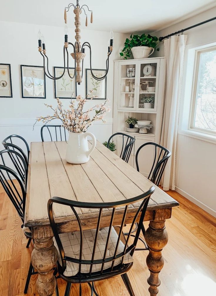 Tips to Design a Beautiful Dining Room Around a Farmhouse Table; Here are some helpful tricks to use when designing your rustic farmhouse dining room!