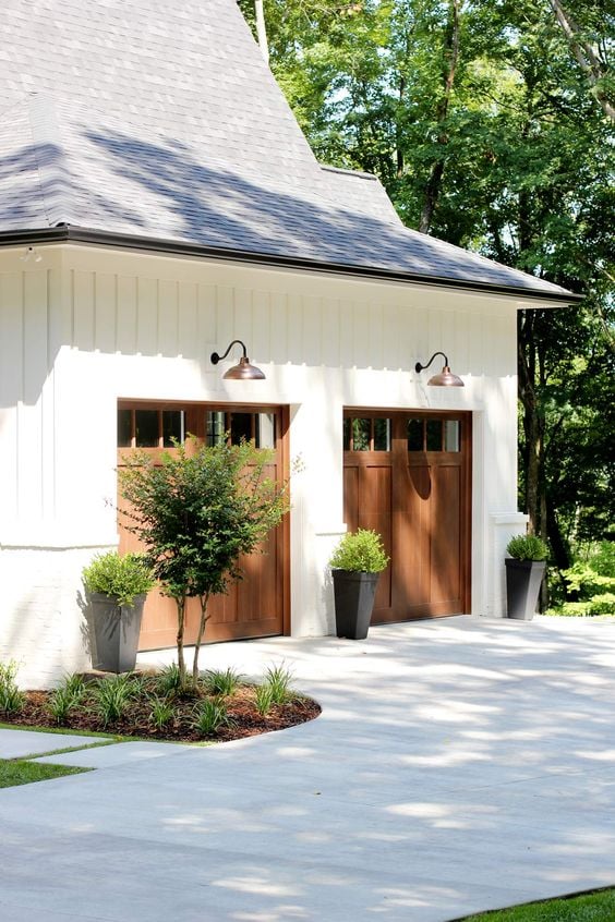 Beautiful Driveway Ideas; whether you want to use concrete, pavers, or gravel on your driveways, here are some driveway options and designs to choose from!