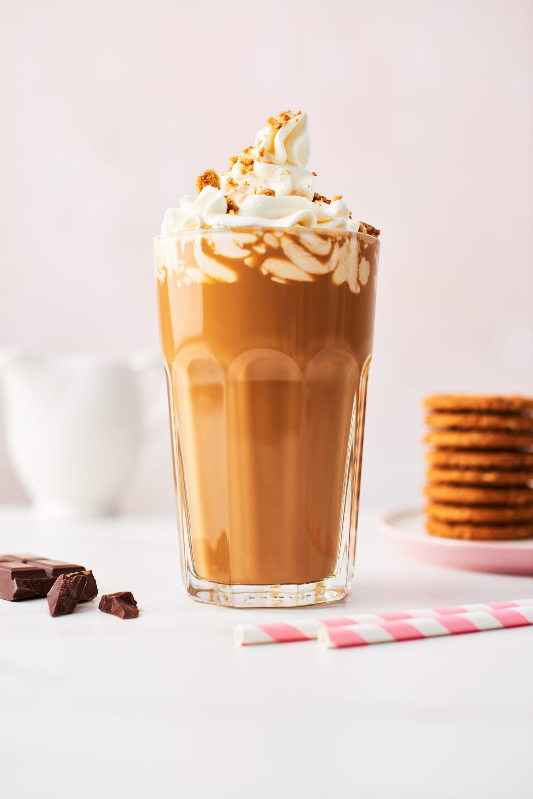 Healthy Iced Mocha Latte Recipe; a refreshing morning drink. It's bold and full of chocolate flavor, yet smooth and not too strong. It's the perfect pick-me-up with a splash of caffeine.