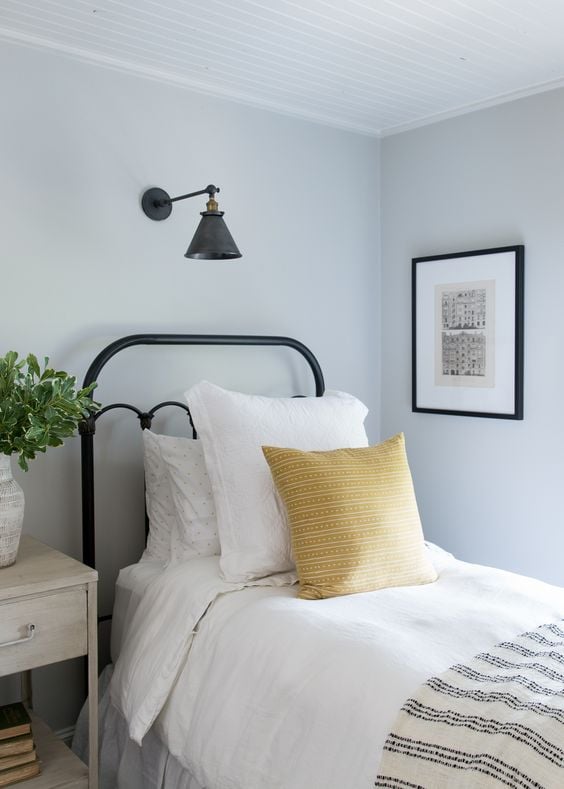 15 Best Bedrooms By Joanna Gaines from Fixer Upper; Here are the best bedroom designs and renovations done by Joanna Gaines from the TV show Fixer Upper! - Nikki's Plate #fixerupper #joannagaines