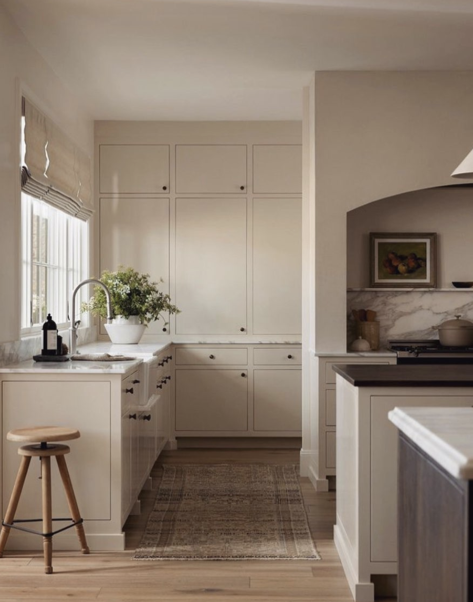 White Off kitchen cabinets, beige cabinets - - Choosing the best colors for your kitchen cabinets can be a daunting task, but with a little bit of guidance, you can create a space that is both functional and stylish.