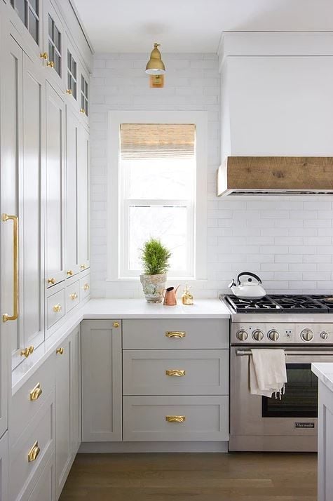 gray kitchen  Choosing the best colors for your kitchen cabinets can be a daunting task, but with a little bit of guidance, you can create a space that is both functional and stylish.