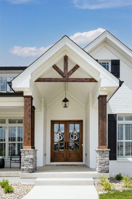 Are you looking to give your home a charming and rustic look? Look no further than the farmhouse exterior design. This style has become increasingly popular in recent years, with its timeless appeal and cozy aesthetic. In this post, we will explore the key elements of farmhouse exterior design, popular styles, and tips for achieving the perfect farmhouse look.