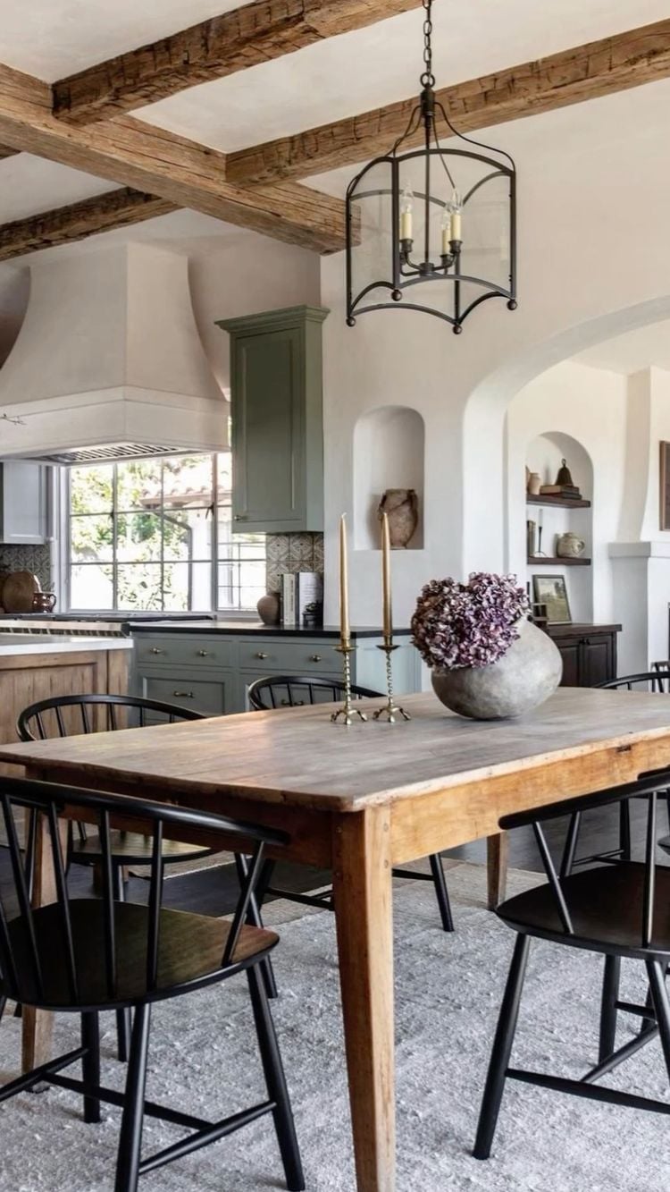 European farmhouse kitchen designs are becoming increasingly popular for homeowners who want to achieve a rustic, cozy, and inviting aesthetic in their homes. Inspired by the warm and welcoming farmhouses found in rural European communities, these designs boast a timeless quality that is both elegant and practical.