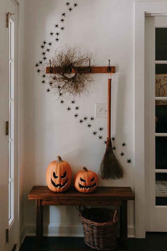 Spooktacular Halloween Decor Ideas: entryway halloween decorations 