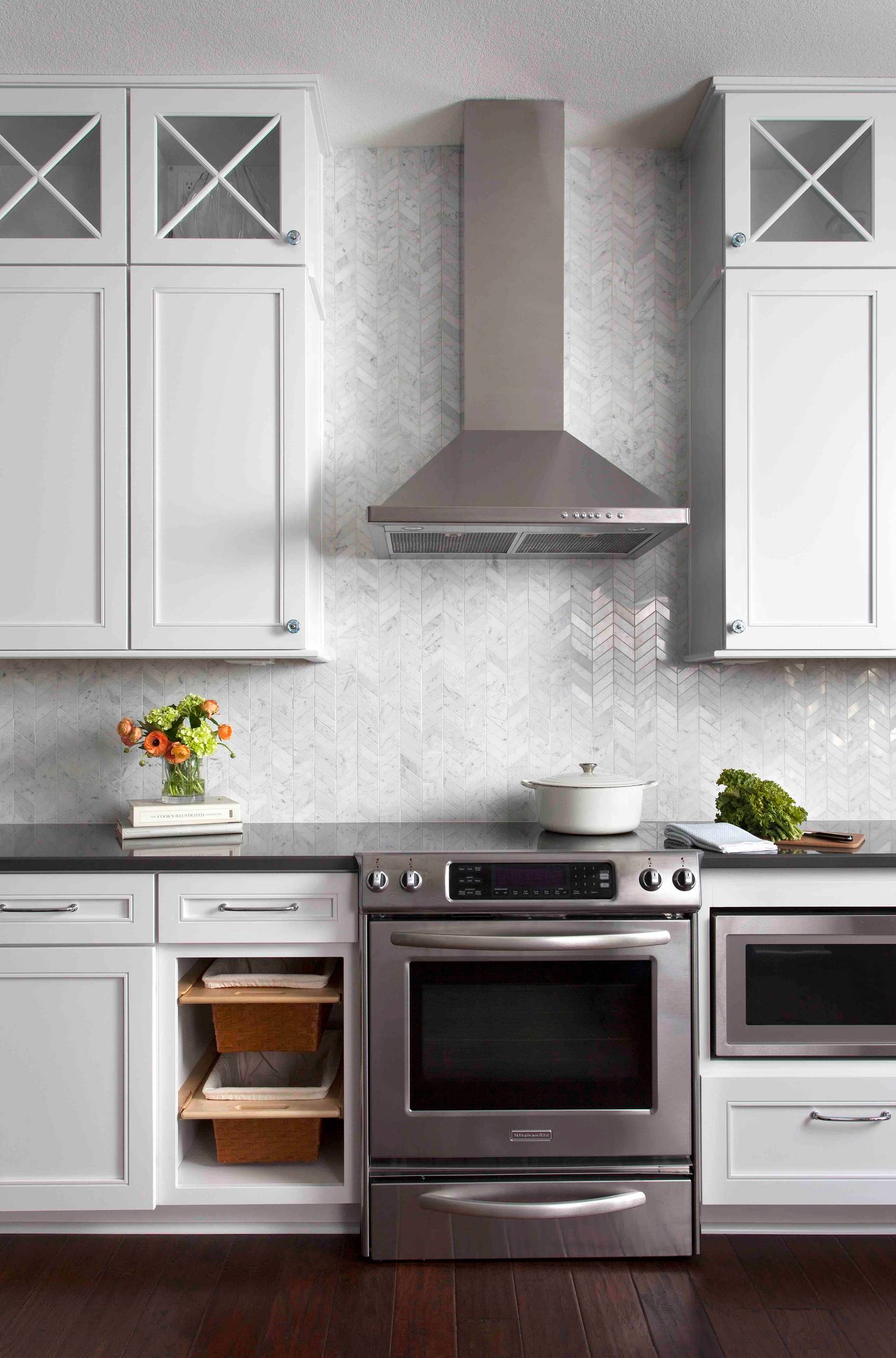 White Cabinets Black Countertops Kitchen Ideas - White Shaker Cabinets with Marble Herringbone Backsplash