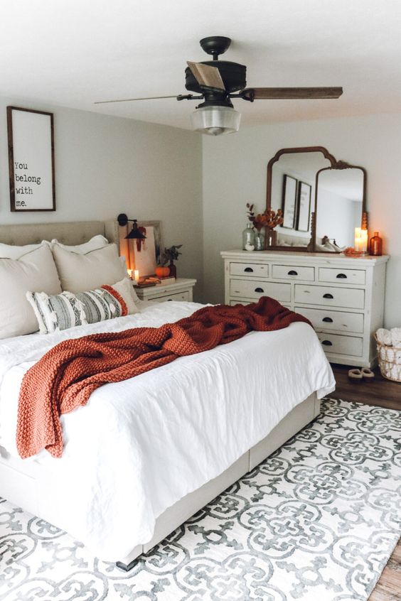 Give your bedroom a seasonal makeover with these five simple tweaks. From adding cozy bedding to incorporating warm autumn colors, lighting, natural elements, and decluttering, this blog post will show you how to create a cozy and inviting atmosphere for the autumn season. Transform your bedroom into a peaceful retreat perfect for relaxing during the cooler months ahead.