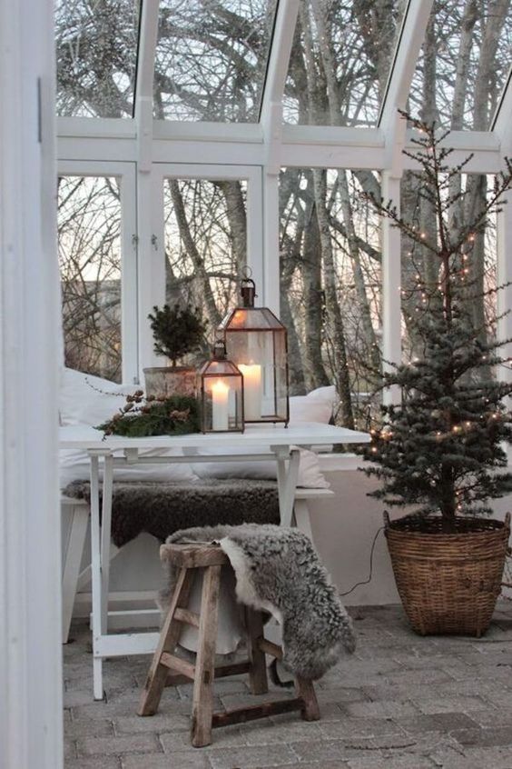 Discover the top 10 Christmas decor trends for 2023 to inspire your festive season. This blog post covers the latest decorating styles, from homemade advent calendars and personalized decor to eco-conscious choices, creating a holiday ambiance that is both trendy and unique.