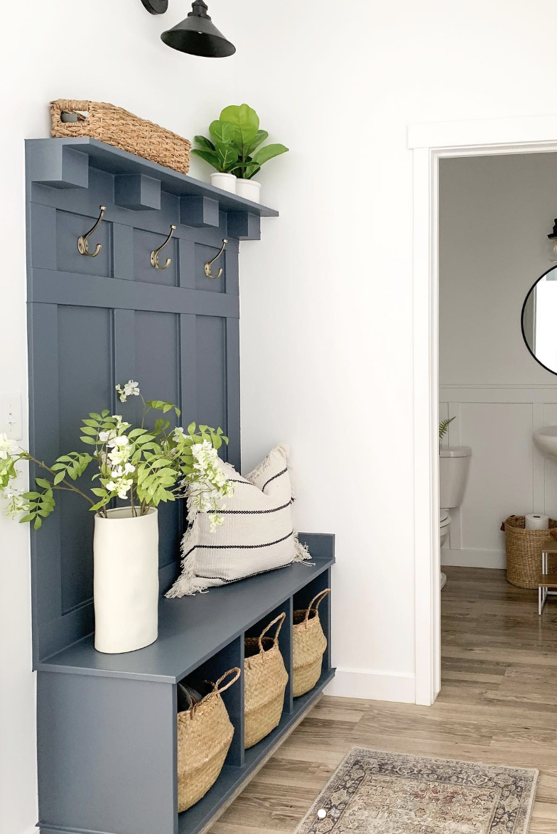 Here are 30 innovative mudroom bench ideas that cater to every style, from minimalist to rustic, to elevate your entryway, maximize storage, and keep your home organized.
