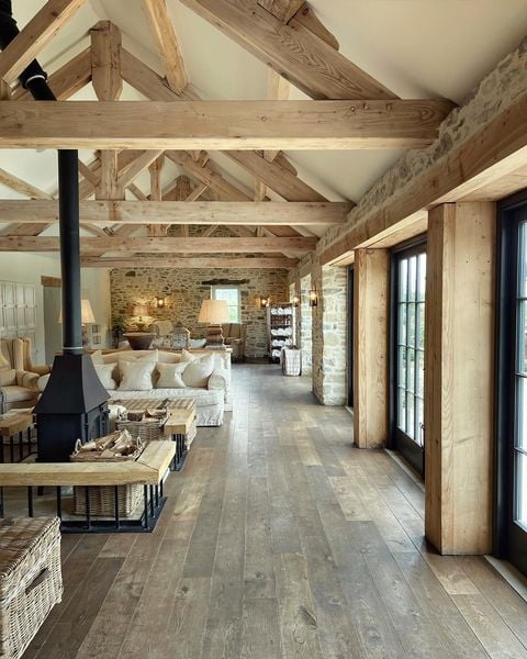 Discover the best Modern Farmhouse Barndominium Interiors to date! Explore the top 10 Farmhouse Barndominium Interior designs. Get inspired by unique layouts that blend the rustic charm of a traditional barn with modern comfort and luxury. Perfect for those who cherish rural living with a sophisticated twist