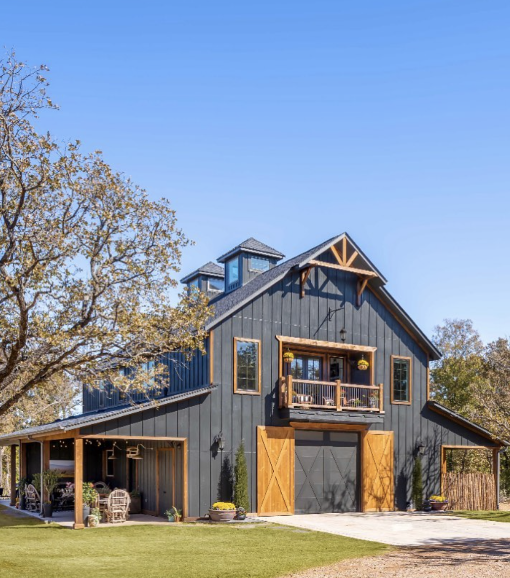 Explore 15 stunning black barndominium ideas that challenge traditional home design norms. These bold, innovative black homes combining barn charm with modern style might just inspire you to rethink your own living spaces.