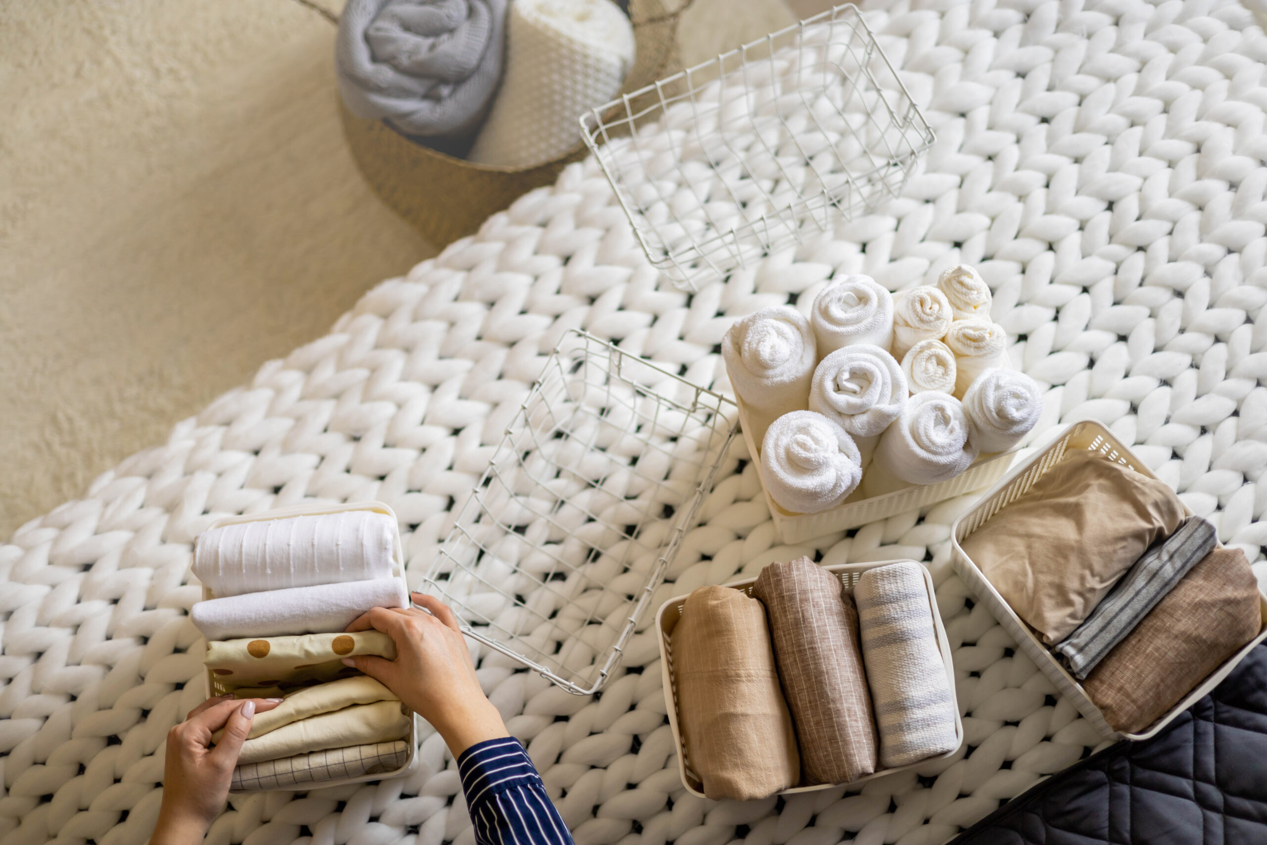 Discover effective tips on how to get organized after the busy holiday season. This guide provides practical steps for decluttering, cleaning, setting goals, and more to help you smoothly transition back into your everyday routine.