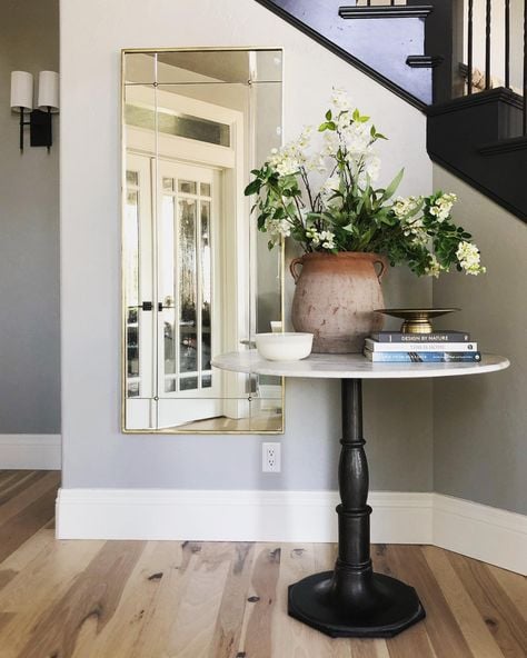 25 stunning round entryway table ideas; From rustic to modern, minimalist to chic, find the perfect piece to define your personal style and make a lasting first impression. Let's transform your entryway together!