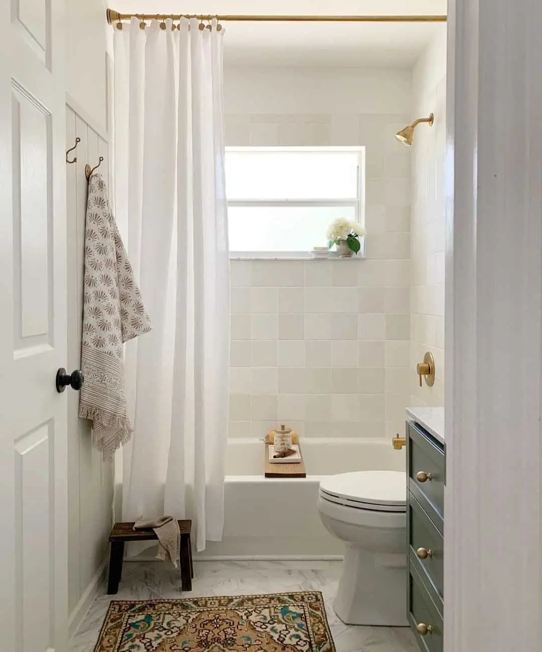 Discover 25 window in shower ideas to brighten your bathroom and transform it into a stunning sanctuary. Get inspired, unleash your creativity, and start your bathroom makeover here!