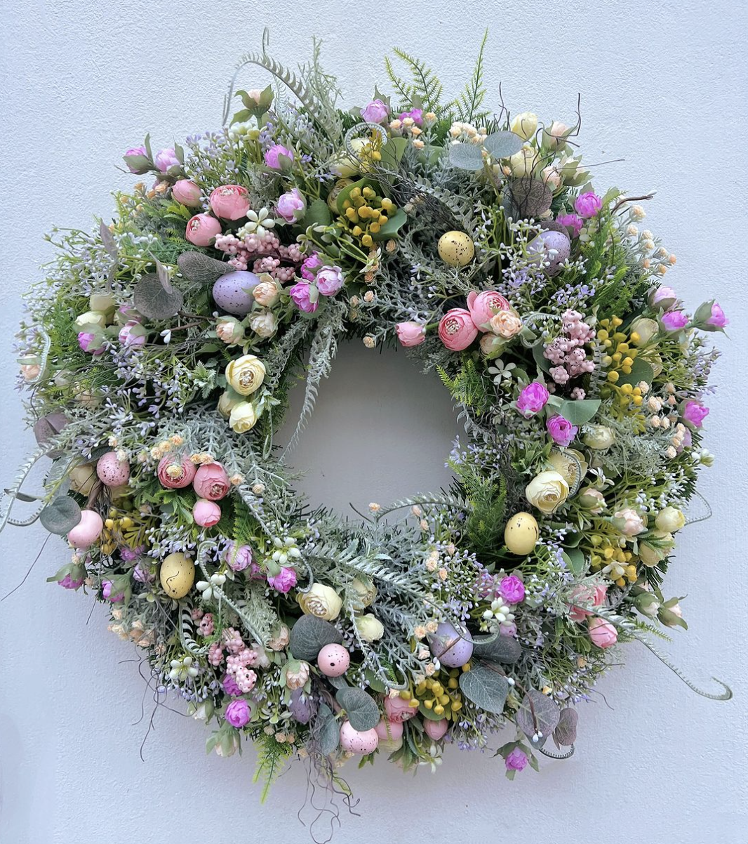 10 Easter Home Decor Ideas to Make Your Celebrations Eggs-tra Special - Easter wreath, pastel colors, easter eggs