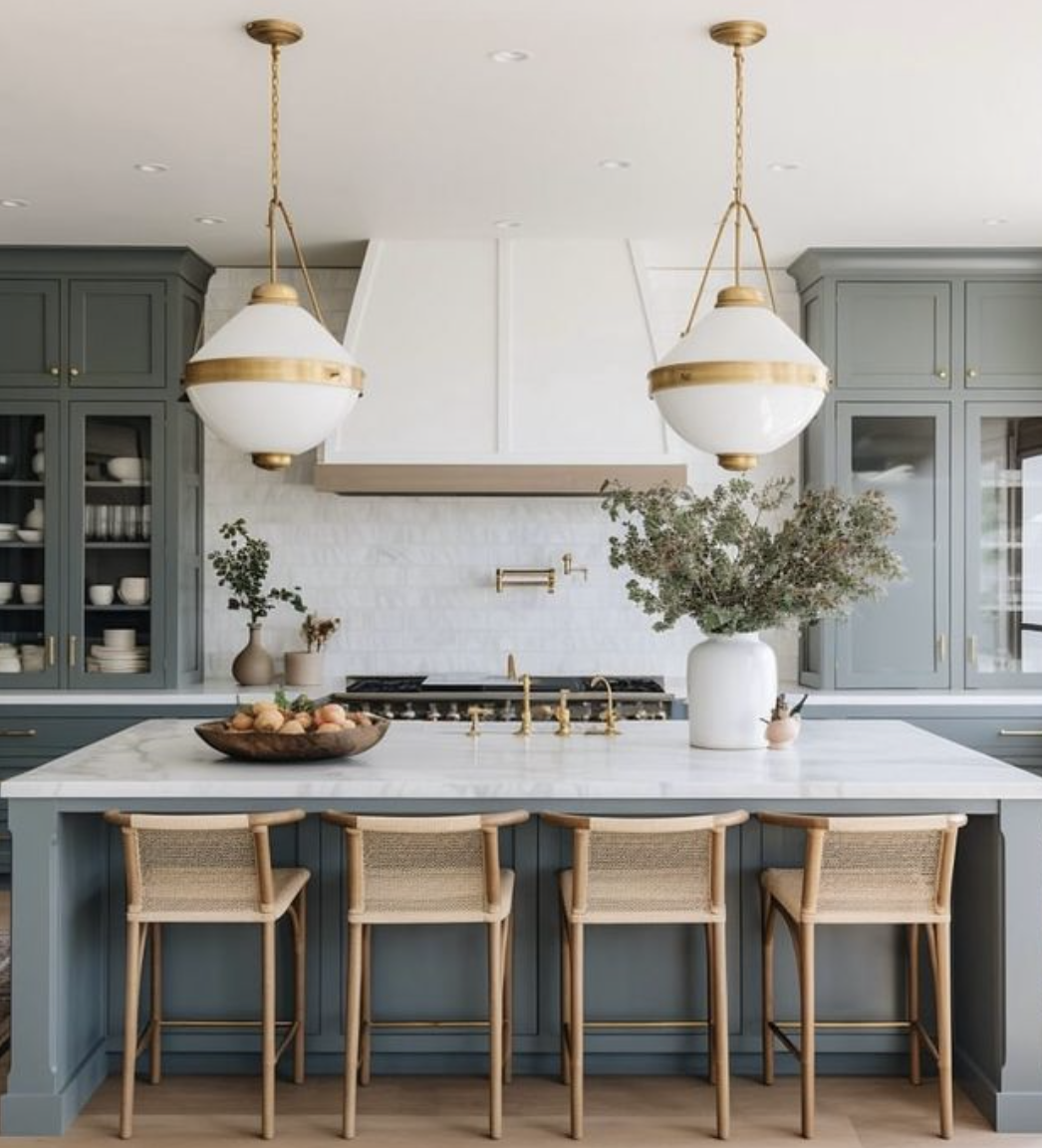 Elevate your home's style without breaking the bank with our 10 budget-friendly design tips. From sophisticated paint choices to statement pieces and clever lighting, transform your space into a luxurious haven.